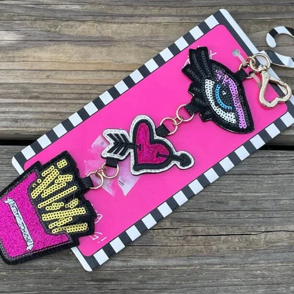 Betsey Johnson Key chains Heart, Eye French Fries Gold Tone Hardware Keys Holder - Picture 3 of 9